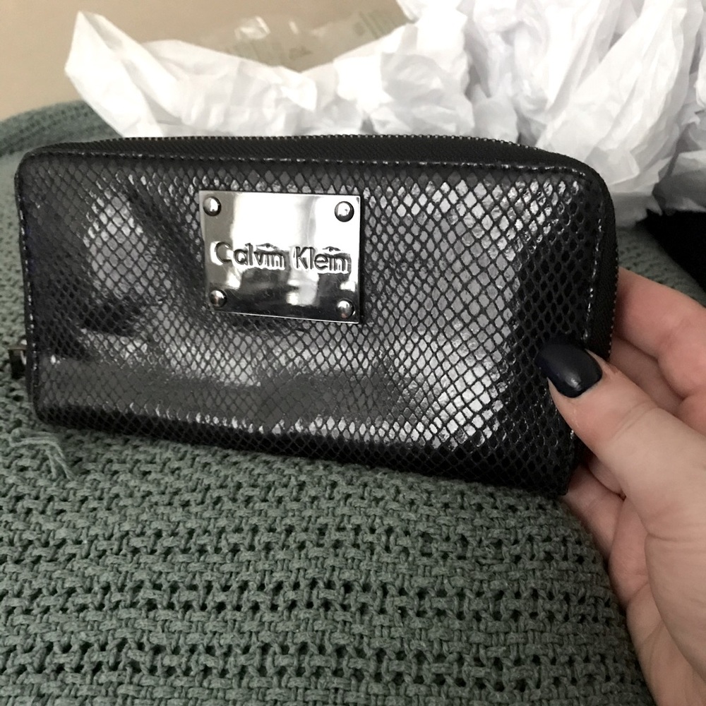Calvin Klein Zippered Wallet-VFine